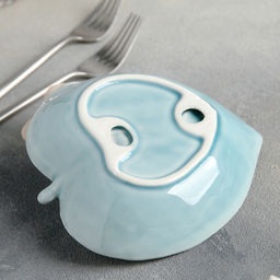 Блюдо керамическое «Птичка на листочке», 15.5×15.5 см, цвет голубой