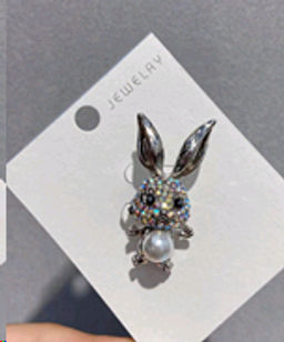 Брошь Зайка 3,5 см / GM278 /уп 12/ с жемчугом/ серебро - ГалеонТрейд фото 2