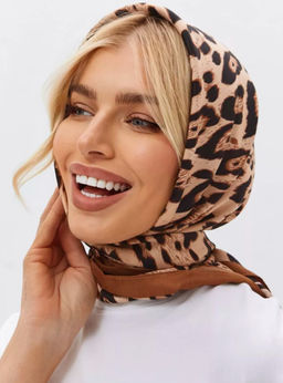 K13585 Платок 90/90 шелк искусственный БЕЖЕВЫЙ