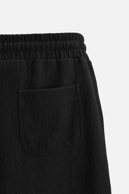 TEXTURED JOGGER BERMUDA SHORTS