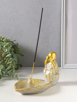 Подставка под благовония полистоун "Маленький послушник и лист" беж с патиной 18х10х10,5 см    10964