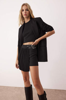 Siyah Piliseli Kemer Detayl? Mini Sort & Bermuda TWOAW26SR00018