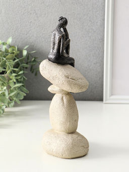 Фигура полистоун «Абстракция. Мыслитель и сад камней», бронза с бежевым, 12×9×25.5 см