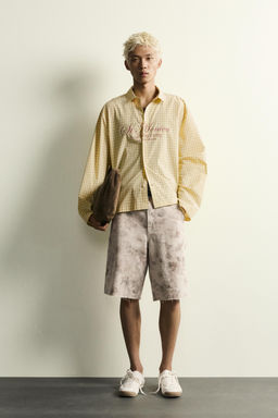 CAMISA RELAXED FIT CUADROS TEXTO ESTAMPADO / Amarillo