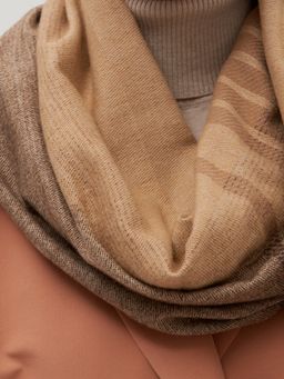 в составе шерсть Большой, мягкий, теплый двусторонний палантин с принтом - Tantino фото 4