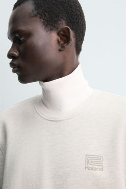 ROLAND CORPORATION  CREW NECK SWEATSHIRT