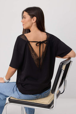 Siyah Regular/Normal Kal_p V Yaka Kolsuz Dantel Detayl_ Krep _rme T-shirt TWOSS26TS00305