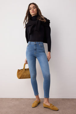 Siyah Vucudu Saran Esnek Yuksek Bel Skinny Jeans TWOSS25JE00051 - Trendyolmilla фото 16