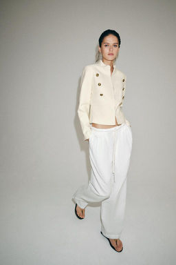 CHAQUETA ENTALLADA BOTONES ZW COLLECTION