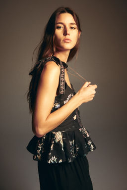 Top con tirantes de lazo y peplum - H&m фото 2