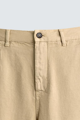 PANTAL?N CHINO STRAIGHT FIT / Tostado