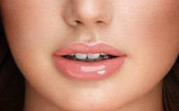 PUPA Блеск для губ MISS PUPA GLOSS тон 201 Нежный абрикосовый  фото 2