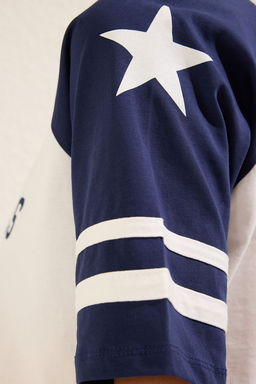 TRENDYOLMILLA Ekru %100 Pamuk Renk Bloklu Slogan Bask?l? Relaxed Crop Orme T-Shirt TWOSS25TS00067 фото 4