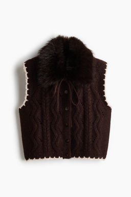 Chaleco en punto trenzado con cuello