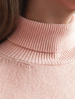 D34.206 Свитер женский пудровый
