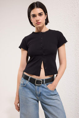 Trendyolmilla Ekru Dugmeli Vucuda Oturan Bisiklet Yaka K?sa Kol Fitilli Esnek Orme Bluz TWOSS25BZ00548 фото 5