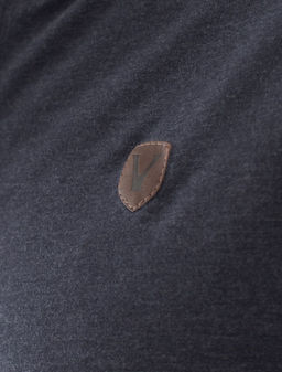 Тонкий лонгслив с круглым воротом на пуговицах из премиального хлопка с эластаном