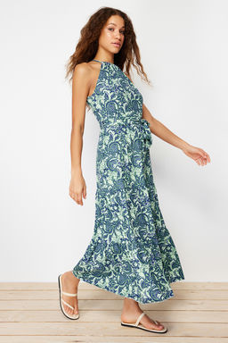 Yesil Bask?l? Skater/Belden Ac?lan Halter Yaka Fitilli Esnek Orme Maxi Elbise TWOSS24EL00418 - Trendyolmilla фото 3