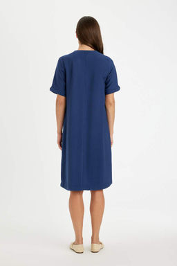 Платье миди стандартного кроя с V-образным вырезом и короткими рукавами - Defacto фото 5