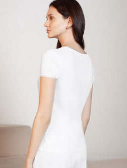 Футболка с круглым вырезом из фактурного трикотажа в рубчик