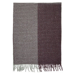 Палантин в бежевых тонах с оригинальным клетчатым орнаментом