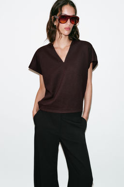 CAMISETA R?STICA ESCOTE PICO / Chocolate