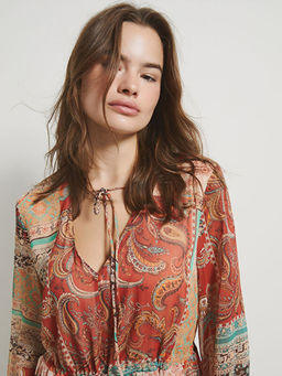 Ba?lamal? Yaka Desenli Elbise