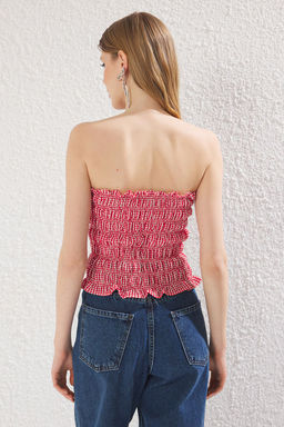 Trendyolmilla K?rm?z? Fiyonk Detayl? Fitted Straplez Potikareli Dokuma Bluz TWOSS25BZ00357