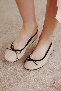 CONTRAST LEATHER BALLET FLATS - Zara фото 18