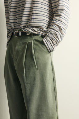 PANTAL?N CHINO BAGGY FIT PLIEGUES / Verde medio