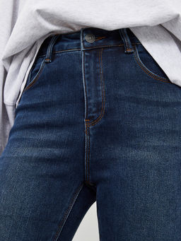 Утепленные женские джинсы зауженного кроя на Байке