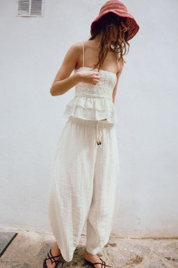 TOP NIDO DE ABEJA PEPLUM / Blanco