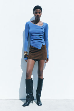 GATHERED KNIT TOP