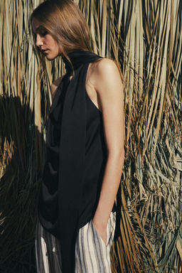 TOP HALTER PA?UELO FLECOS ZW COLLECTION / Negro - Zara фото 10