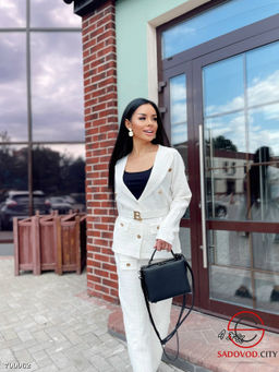 Женский костюм с юбкой