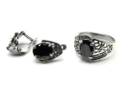 Кольцо Серьги с цирконом искусственным, цв.черный размер 20