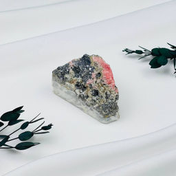 Родохрозит и Халькопирит на породе