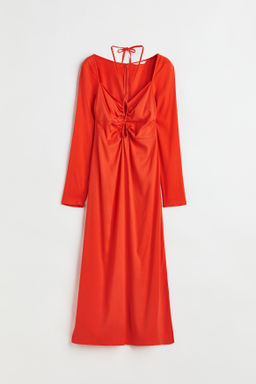 Vestido ajustado con escote halter