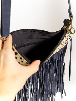 Сумка замшевая с бахромой через плечо №1134/18 - Ганг фото 5