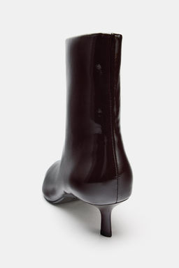 FAUX-PATENT KITTEN HEEL ANKLE BOOTS - Zara фото 7
