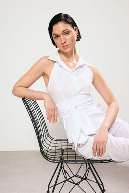 Trendyol Studio Beyaz Fitted Kusakl? Halter Yaka Kolsuz Gomlek TWOSS26GO00146 - Trendyolmilla фото 3