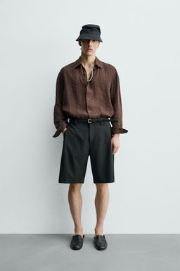 BERMUDA RELAXED FIT PLIEGUES LATERALES / Negro