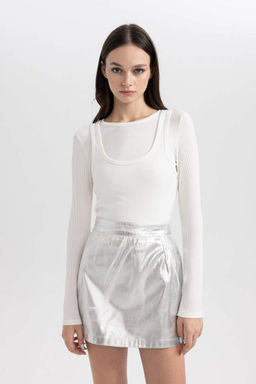 Крутая приталенная футболка в рубчик с длинными рукавами