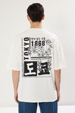 Ekru Oversize/Genis Kesim Uzak Dogu Bask?l? K?sa Kol %100 T-Shirt TMNSS23TS00170