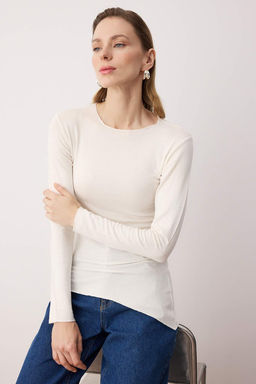 Ekru Asimetrik Uzun Kollu Premium Yumusak Orme Bluz TWOAW26BZ00364