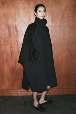 ZW COLLECTION LIMITED EDITION WOOL BLEND CAPE - Zara фото 5