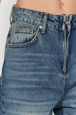TRENDYOLMILLA Mavi More Sustainable Soluk Efekt Vintage Fermuar Detayl? Yuksek Bel Wide Leg Jeans TWOAW24JE00315
