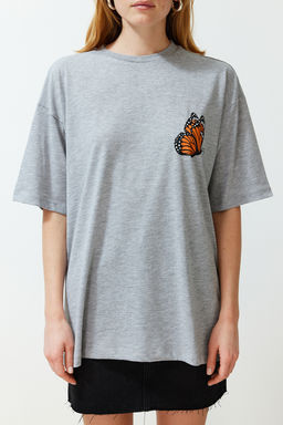 TRENDYOLMILLA Antrasit On ve Arka Bask?l? Oversize/Genis Kal?p Bisiklet Yaka Orme T-Shirt TWOSS24TS00119  фото 5