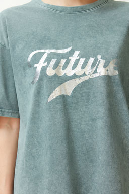 TRENDYOLMILLA Gri Slogan Bask?l? Y?kamal? Relaxed/Rahat Kal?p Bisiklet Yaka Orme T-Shirt TWOSS24TS00107 фото 5