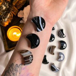 Месяц из полосатого Агата